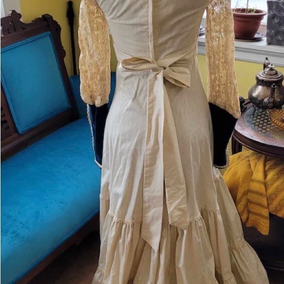 Vintage 1970s Gunne Sax
Renaissance Teal Velvet crochet lace Ivory. US4 - Picture 2 of 10